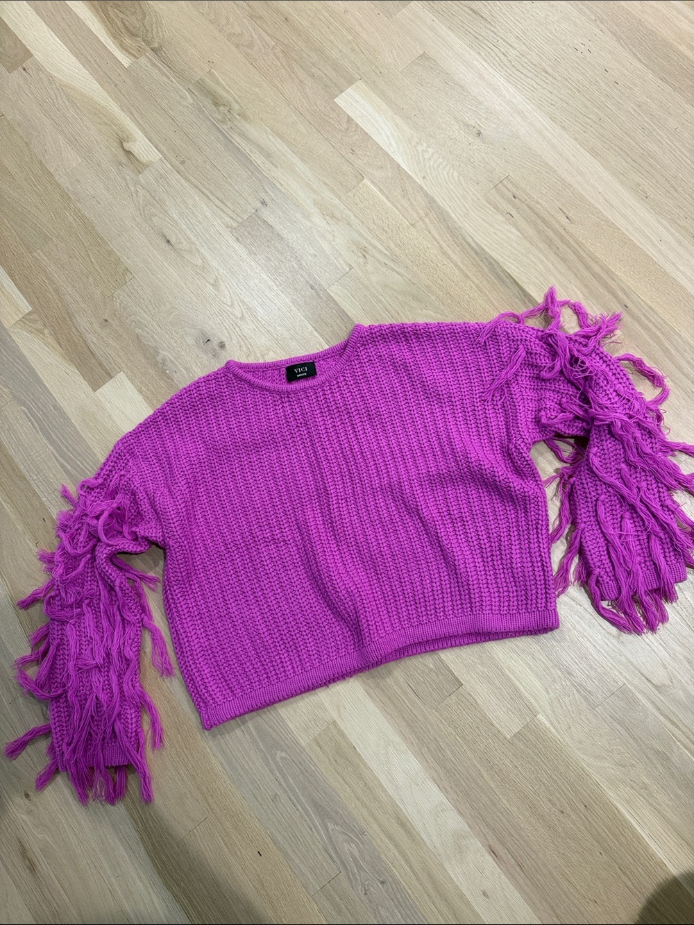 Vici Fuchsia Fringe-Sleeve Cropped Crewneck Sweater